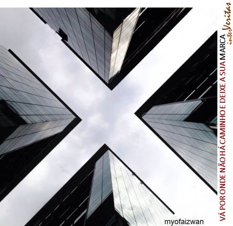 VÁ POR ONDE NÃO HÁ CAMINHO E DEIXE SUA MARCA